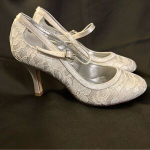 Women’s Lace high heel strap in front white size 4 - 4.5